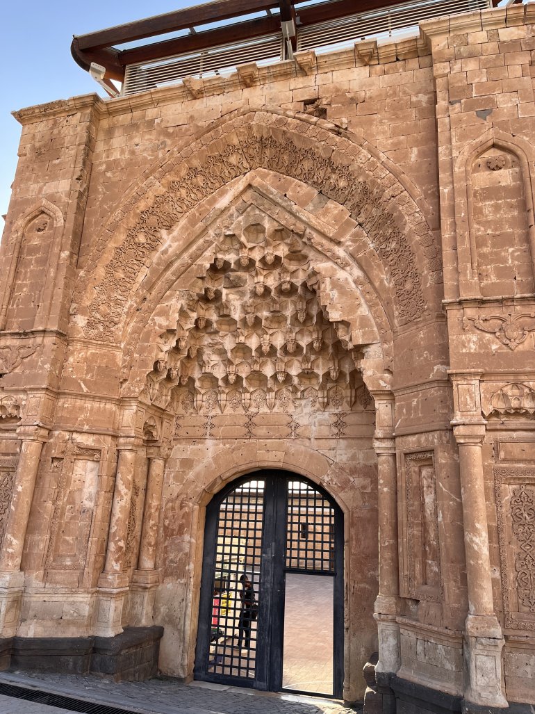 Tarih kokan İshak Paşa Sarayı