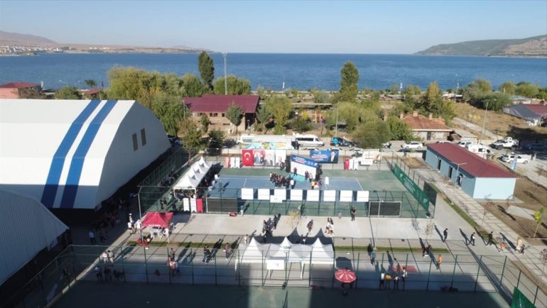 'Tatvan Nemrut Krater Gölü Cup' Ulusal Tenis Turnuvası başladı