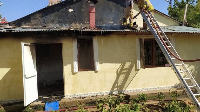 Tunceli'de bir evde çıkan yangın söndürüldü