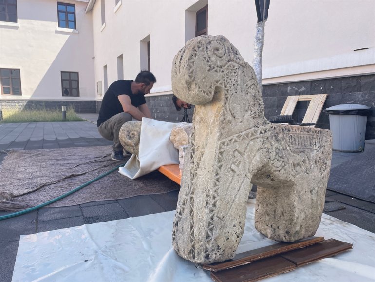 taşları mezar 500 onarılıp korumaya kırık yıllık Tunceli