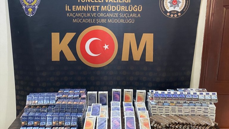 Tunceli'de bir araçta kaçak sigara ve cep telefonu ele geçirildi