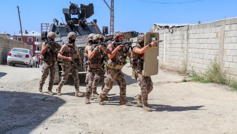 Van'da 13 düzensiz göçmen yakalandı