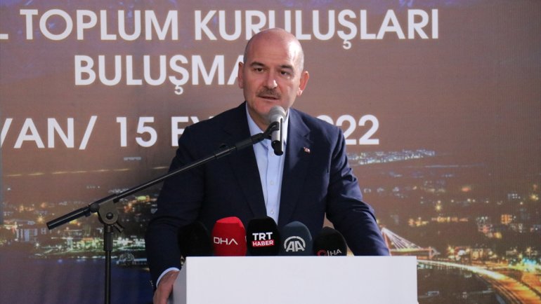 İçişleri Bakanı Süleyman Soylu, Van'da kanaat önderleri ve STK temsilcileriyle bir araya geldi: