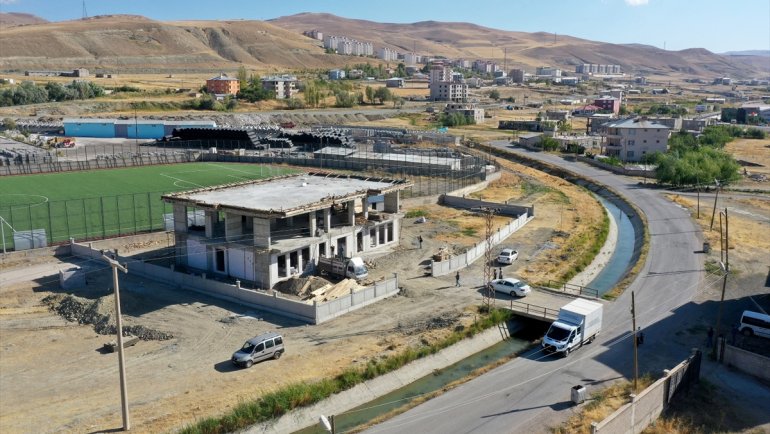 Van Büyükşehir Belediyesi yeni gençlik merkezleri inşa ediyor