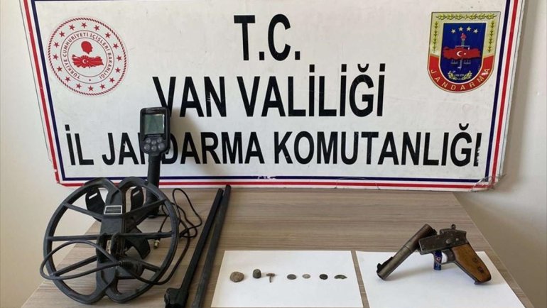 Van'da internetten satışa sunulan tarihi eserlere el konuldu