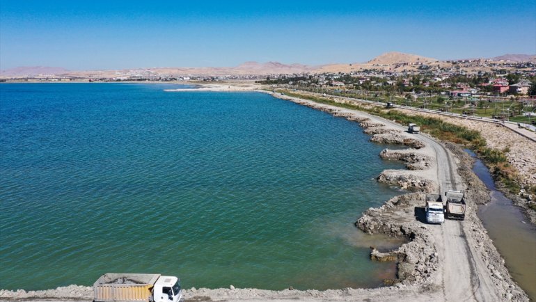 Van Gölü'nün zemininden 550 bin metreküp dip çamuru temizlendi