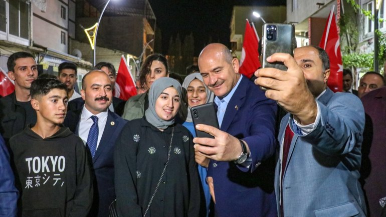 İçişleri Bakanı Süleyman Soylu, Bahçesaray'da vatandaşlarla buluştu: