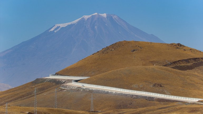 Van-İran sınırında inşa edilen güvenlik duvarının 64 kilometresi tamamlandı