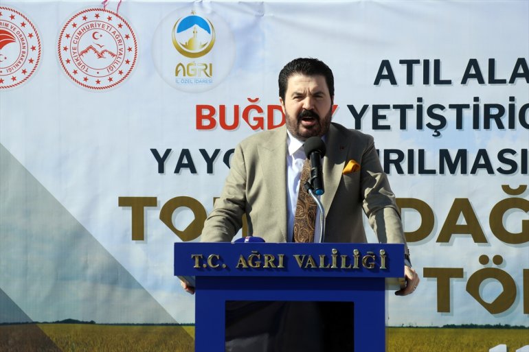 ekilmesi AĞRI dağıtıldı alanların çiftçiye 1060 buğday tohumu için - Atıl 2