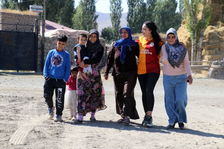 - Kadın AĞRI güzelleşiyor köyü hizmetlerle muhtarın 20