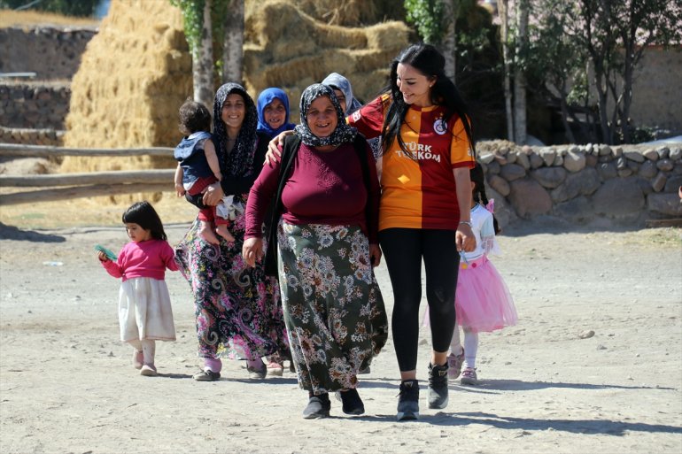Kadın güzelleşiyor hizmetlerle - köyü muhtarın AĞRI 4