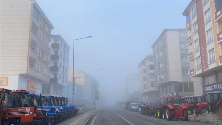 Ardahan'da sis sürücülere zor anlar yaşattı