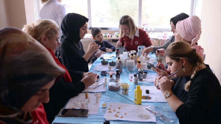 Ardahan'da kadınların hazırladığı magnetler gelire dönüştü