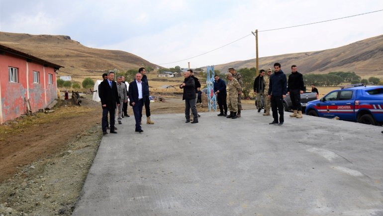 Ardahan Valisi Öner, depremden etkilenen köylerde incelemelerde bulundu