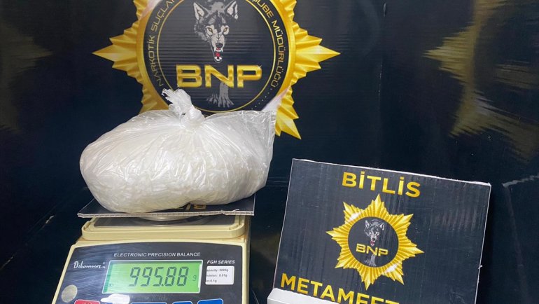 Bitlis'te otomobilde sentetik uyuşturucu ile esrar ele geçirildi