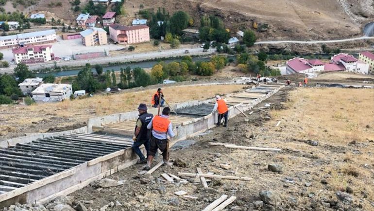 Büyükşehir Belediyesi Çatak ilçesine yeni mezarlık yapıyor