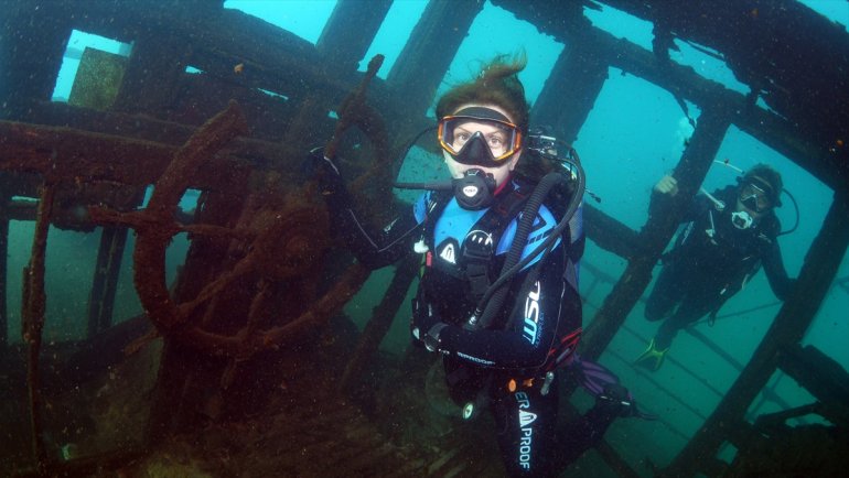 Dalış eğitimiyle Van Gölü'nün "mavi dünyasını" keşfediyorlar
