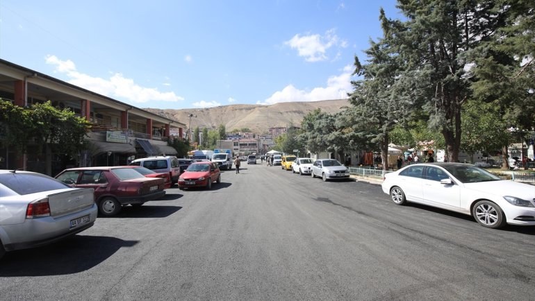 Darende ilçe merkezinde asfalt çalışmaları sürüyor