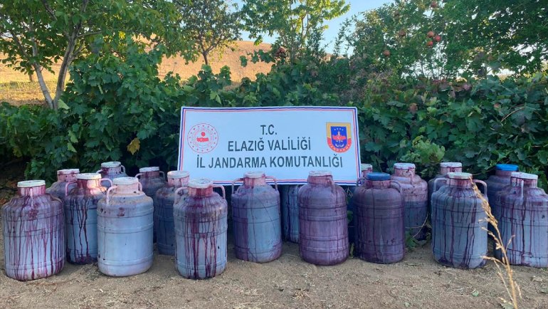 Elazığ'da 2 bin litre kaçak şarap ele geçirildi