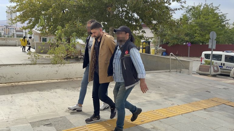 ELAZIĞ - Oyuncak kutusunda uyuşturucu saklayan zanlı tutuklandı1