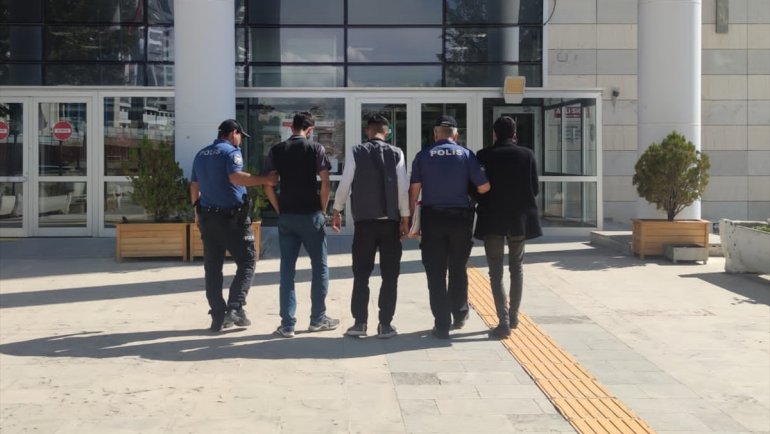Elazığ'da hırsızlık yaparken suçüstü yakalanan 3 şüpheli gözaltına alındı