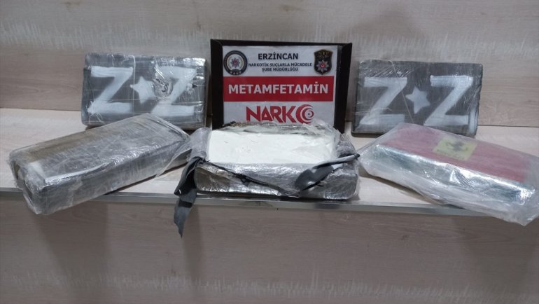 Erzincan'da bir tırda 5 kilo 454 gram metamfetamin ele geçirilirdi