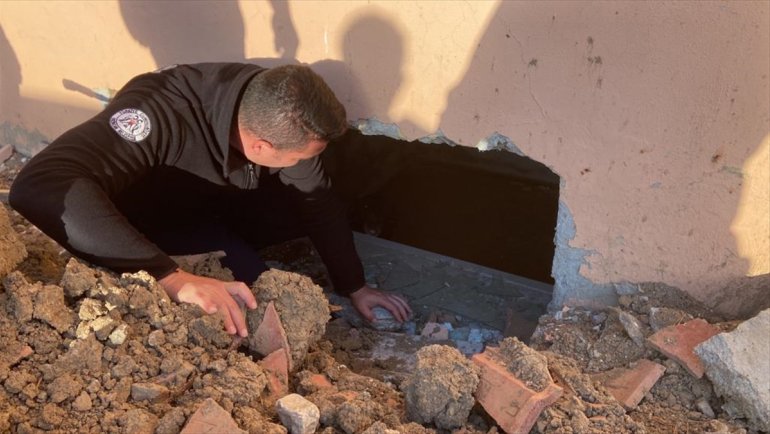 Erzincan'da bodrumda mahsur kalan köpeği itfaiye kurtardı