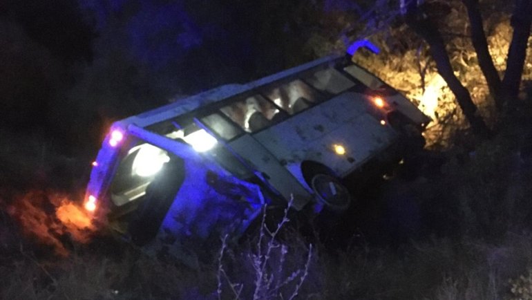 Erzincan'da midibüsün devrilmesi sonucu 21 kişi yaralandı