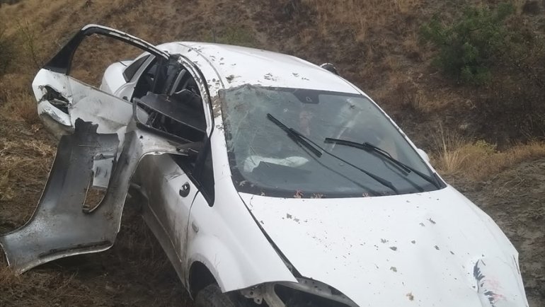 Erzincan'da otomobil şarampole devrildi, 1 kişi öldü, 3 kişi yaralandı