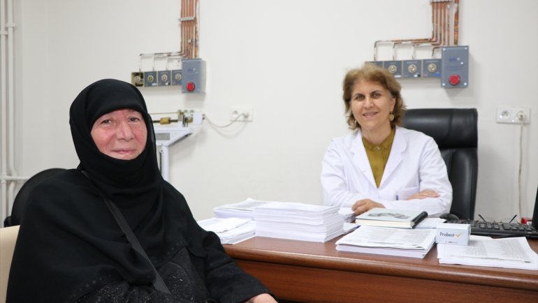 ERZURUM - Kardeşiyle kanserden kurtuldu, ameliyata ikna edemediği ablasını kaybetti1