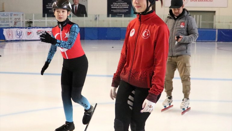 Türkiye rekoru kıran 13 yaşındaki short track sporcusu Derya'nın hedefi Avrupa