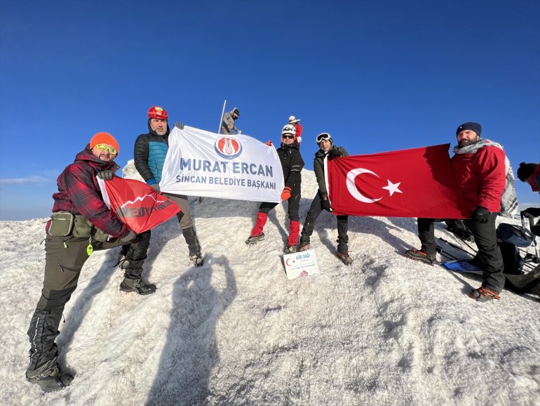 Gazeteciler Ağrı Dağı