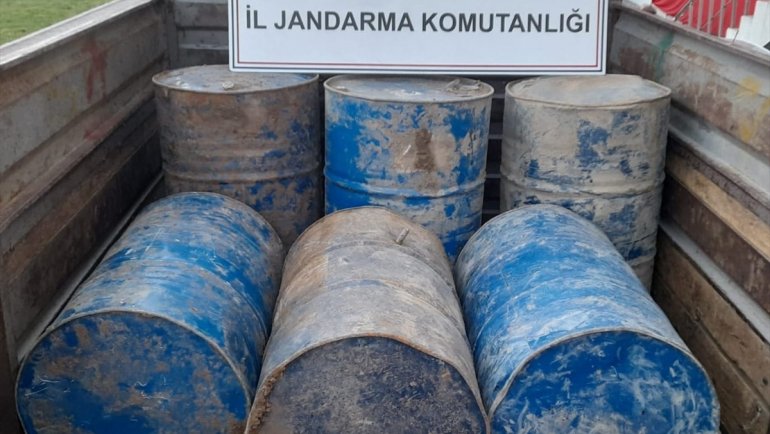 Hakkari'de 1 ton 56 litre asit anhidrit ele geçirildi