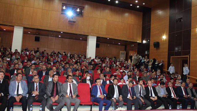 Hakkari'de "Hz Peygamber Cami ve İrşat" konulu konferans