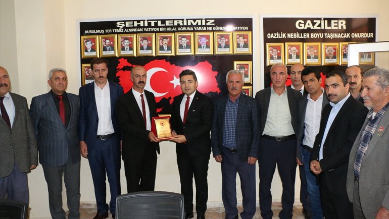 Hizan Kaymakamı Özçelik, Güvenlik Korucuları Şehit Aileleri ve Gaziler Derneği'ni ziyaret etti