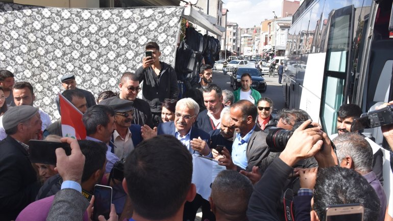HDP Eş Genel Başkanı Sancar Kars'ta partililerle buluştu: