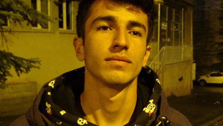 Sarıkamış'ta bozayılar vatandaşları tedirgin ediyor