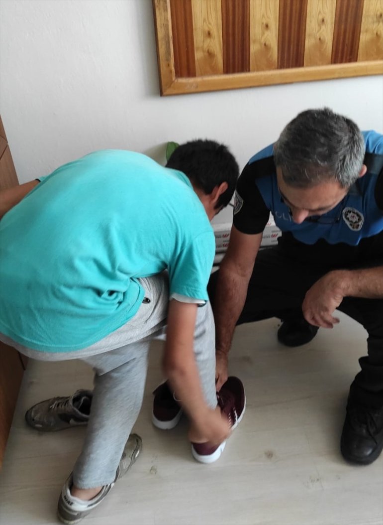 Malatya'da öğrencilere mont ve kırtasiye yardımı