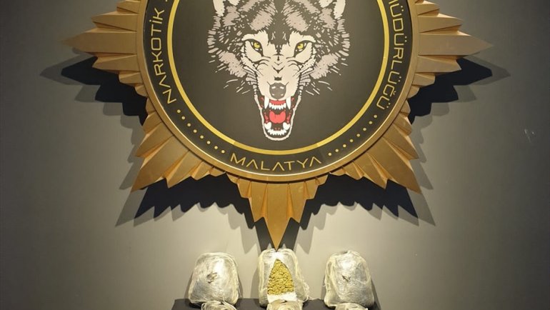 Malatya'da yolcu otobüsünde 11 kilo 855 gram esrar ele geçirildi