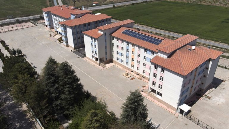 Döner sermayeyle GES kuran meslek lisesinin enerji maliyeti azaldı