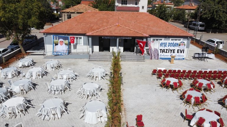 Şarkıcı Latif Doğan, Malatya'da annesi adına taziye evi yaptırdı