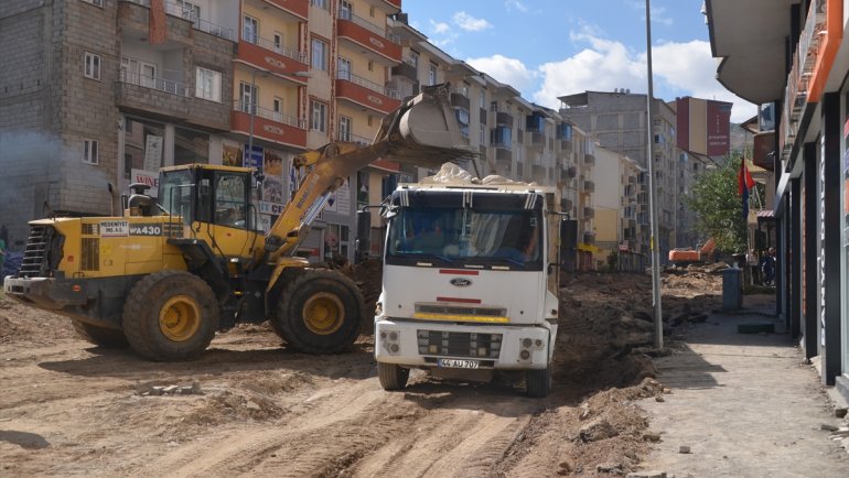 Muş Belediyesi'nin üst yapı çalışmaları sürüyor