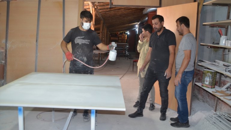 Muş'ta köy okullarının tenis masası meslek lisesinde üretiliyor