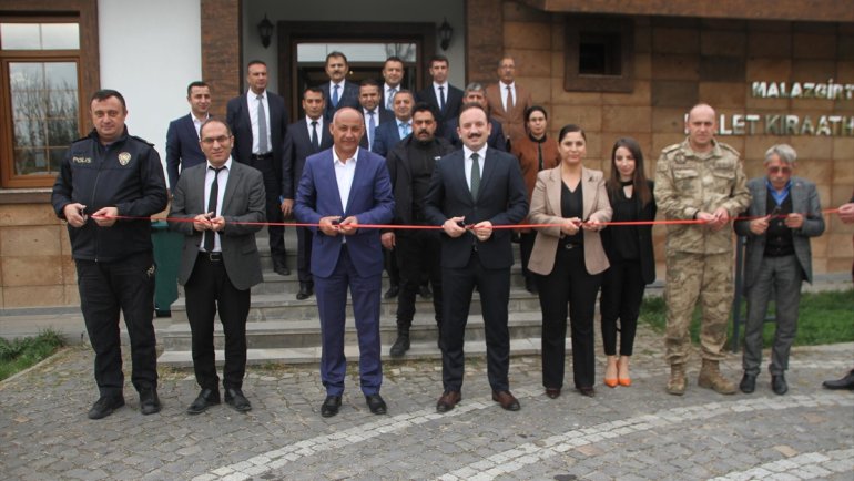 Malazgirt'te yapımı tamamlanan millet bahçesi açıldı