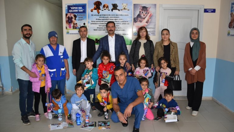 Tatvan'daki anaokulu öğrencileri hayvan rehabilitasyon merkezini ziyaret etti