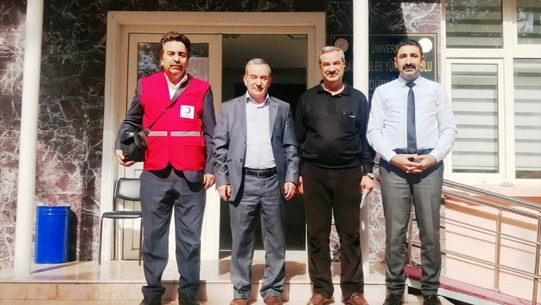 Türk Kızılay'dan Keban'daki okullara ecza dolabı