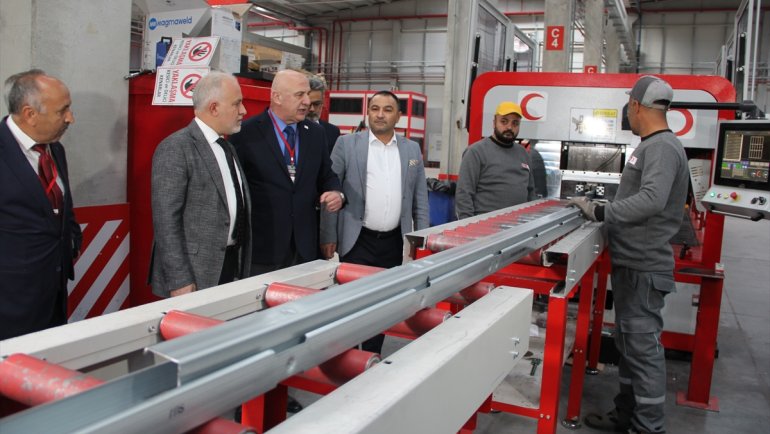 Türk Kızılay Genel Başkanı Kınık 'Malatya Kızılay Sistem Yapı Fabrikası'nı tanıttı: