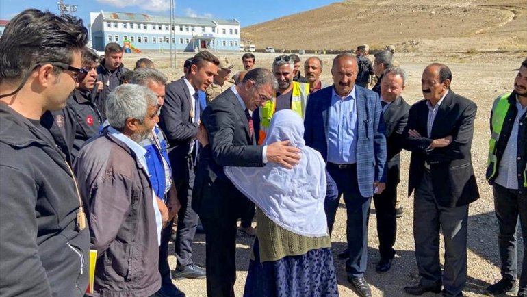 Vali Ozan Balcı, Başkale'de ziyaretlerde bulundu