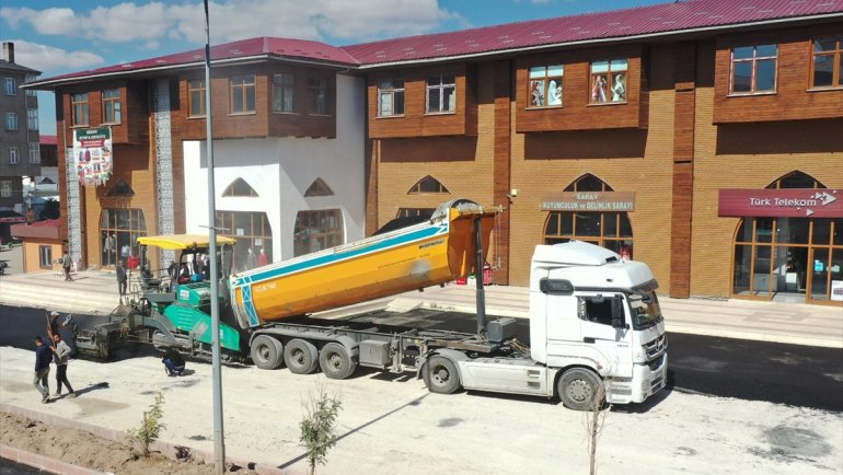 Van Büyükşehir Belediyesi cadde yenileme çalışması başlattı