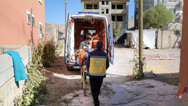 Van Büyükşehir Belediyesi hasta nakil hizmetini sürdürüyor1